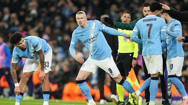 Man City đã thua trắng khi xoay tua.