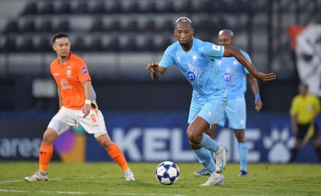 Nam Định gặp nhiều khó khăn trên đất Thái Lan.