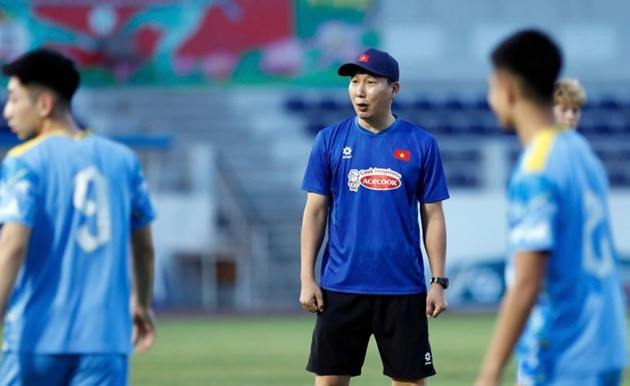 Ảnh bài viết HLV Kim Sang-sik mất ngủ vì áp lực lựa chọn nhân sự cho SEA Games