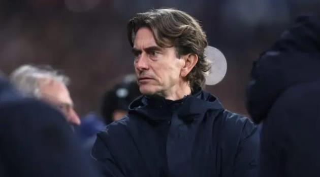 HLV Frank gặp áp lực lớn ở Tottenham.