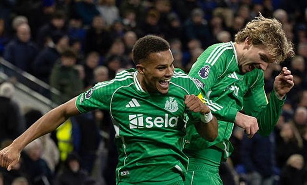 Newcastle United dễ dàng đè bẹp Everton trên sân khách.