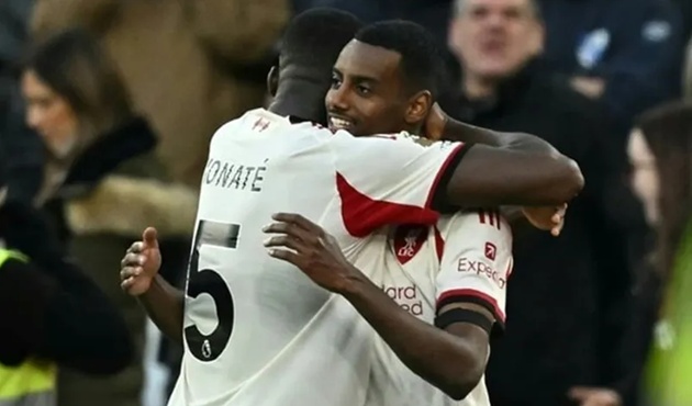 Ảnh bài viết Slot vui mừng khi Isak khai hỏa tại Ngoại hạng Anh