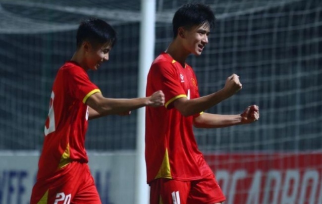 Ảnh bài viết Văn Dương khiến CĐV phát sốt sau trận thắng U17 Malaysia