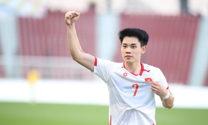 Ảnh bài viết Điểm tin bóng đá Việt Nam 4/12: Đình Bắc ngơ ngác với quyết định của trọng tài; HLV Kim chỉ ra điểm hạn chế của U22 Việt Nam