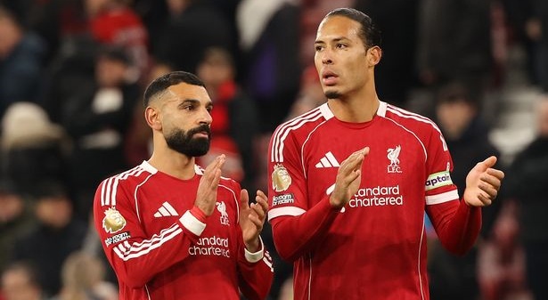Ảnh bài viết Van Dijk chia sẻ phản ứng của Salah khi không được đá chính tại Liverpool
