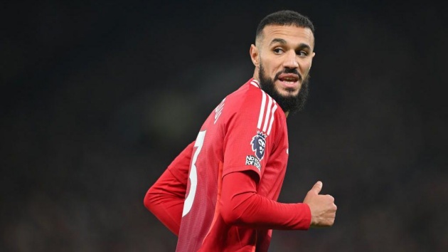 Ảnh bài viết Mazraoui tỏa sáng ở vị trí trung vệ phải: Giải pháp phòng ngự mới cho Manchester United?