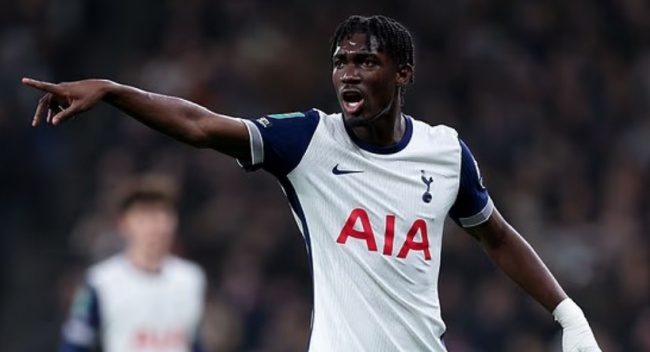 Ảnh bài viết Tottenham tiến hành điều tra vụ Bissouma sử dụng bóng cười