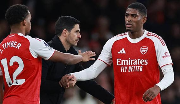 Cristhian Mosquera phải nghỉ dài hạn vì chấn thương.