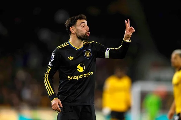 Ảnh bài viết Paul Parker chỉ trích Bruno Fernandes vì hiệp một “tồi tệ” trước Wolves