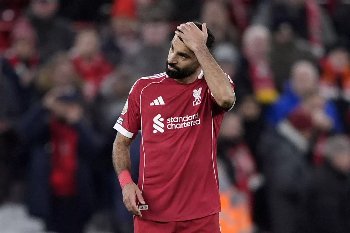 Ảnh bài viết Dean Saunders khuyên Liverpool bán Salah nếu không xin lỗi
