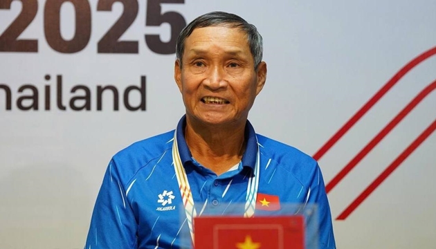 Ông Mai Đức Chung tự tin đánh bại nữ Indonesia.