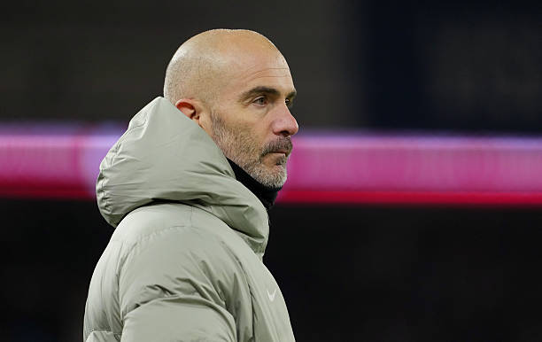 HLV Enzo Maresca đối diện với áp lực tại Chelsea.