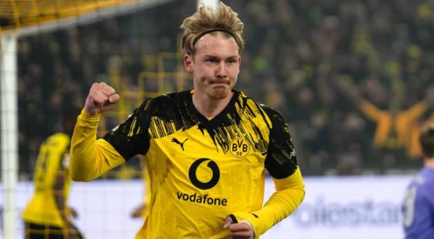 Niềm vui của Julian Brandt sau bàn mở tỷ số.
