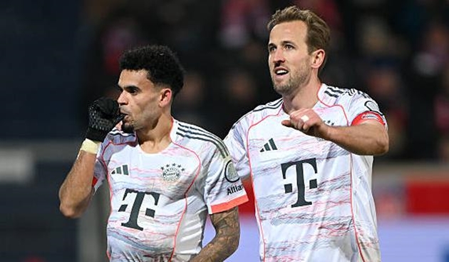 Harry Kane góp phần trong chiến thắng 4-0 của Bayern Munich.