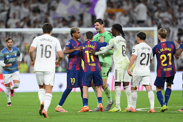 Barcelona và Real Madrid đều có những bất ổn của riêng mình.