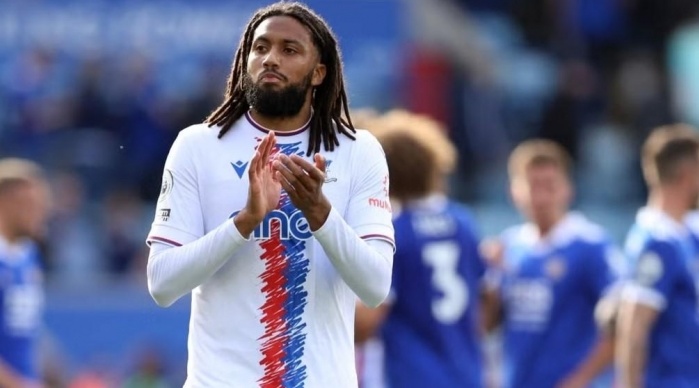 Jairo Riedewald trong màu áo Palace.