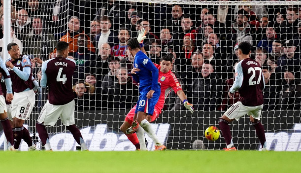 Ảnh bài viết Sky Sports chỉ trích thủ môn Martinez ở bàn thắng của Chelsea