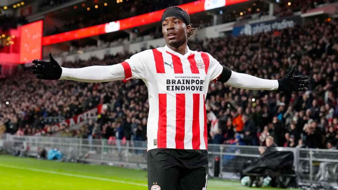 Madueke đã rời đi và trở lại Anh.