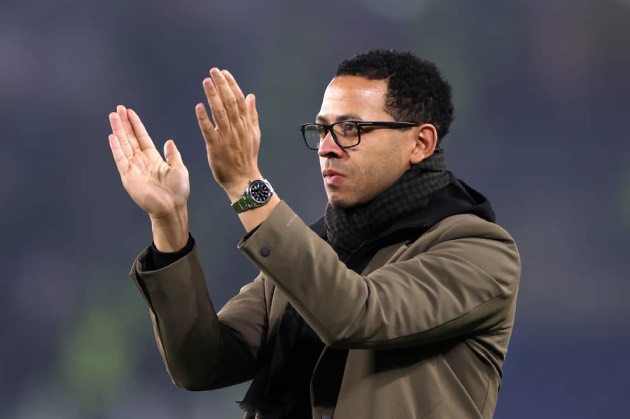 HLV Rosenior đang dẫn đầu cuộc đua ngồi ghế nóng ở Chelsea.