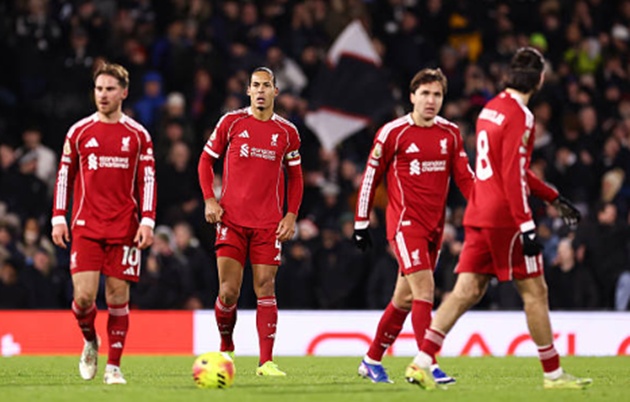 Ảnh bài viết 5 lý do khiến Liverpool hòa Fulham: Sai lầm của Van Dijk; Dớp sân khách