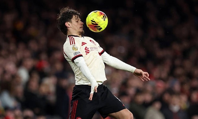 Hậu vệ người Hungary có trận đấu hay nhất trong màu áo Liverpool