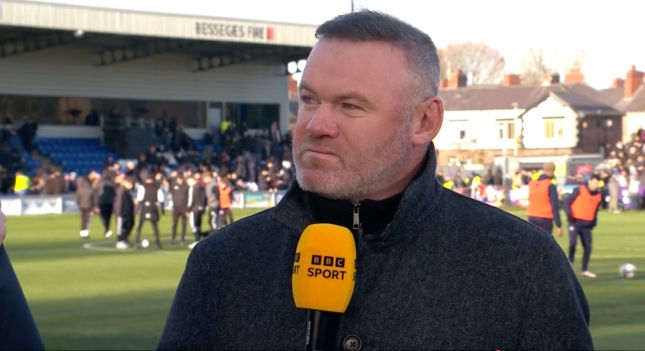 Wayne Rooney chỉ trích dàn sao Crystal Palace sau thất bại gây sốc trước Macclesfield.