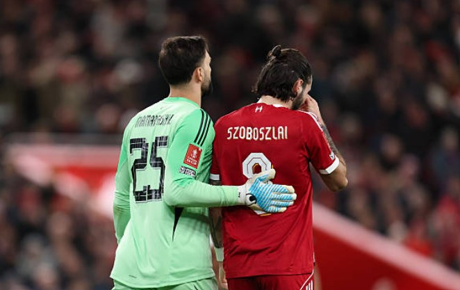 Ảnh bài viết Szoboszlai hứng "gạch đá" vì pha đánh gót tai hại