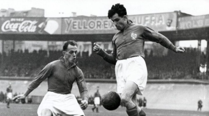 Mùa giải 1956–1957 đánh dấu sự ra đời của Eredivisie.