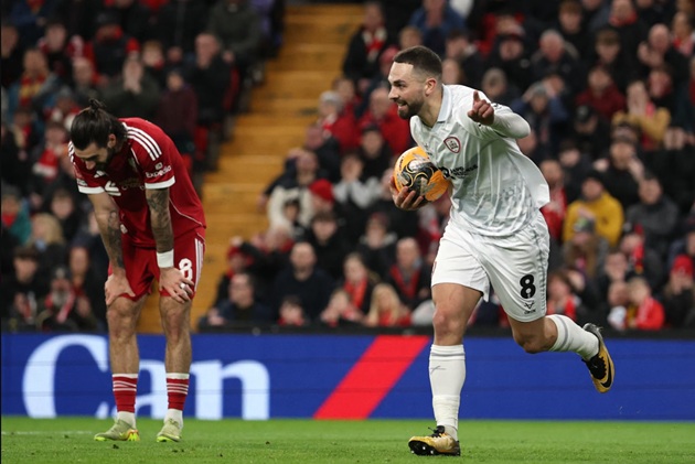 Ảnh bài viết Sự ngạo mạn làm lu mờ ngày thi đấu điểm 10 của Szoboszlai