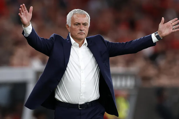 Ảnh bài viết Mourinho tự xếp mình chung mâm Ronaldo và Figo