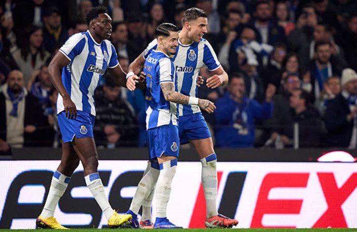 Porto giành thắng lợi sít sao trước Benfica.