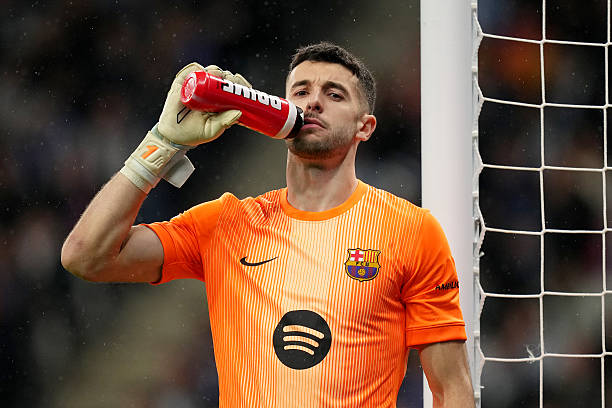 Ảnh bài viết Dàn sao Barca ca ngợi người hùng Joan Garcia hết lời