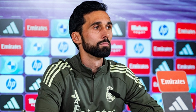 Alvaro Arbeloa trước áp lực bủa vây tại Real Madrid.