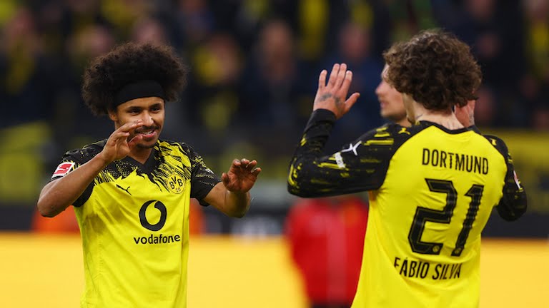 Adeyemi góp công quan trọng vào trận thắng.