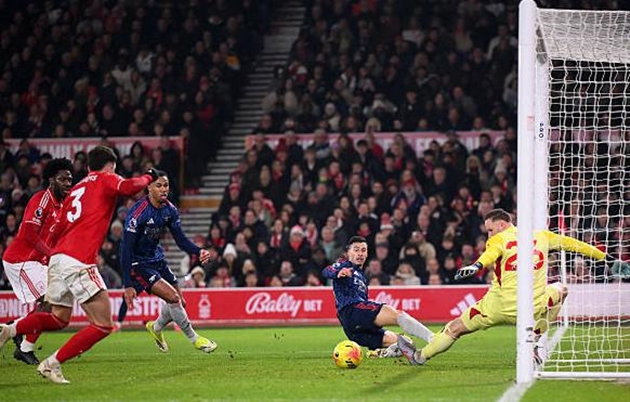 Ảnh bài viết Hòa Forest, Arsenal lỡ cơ hội bỏ xa Man City 9 điểm