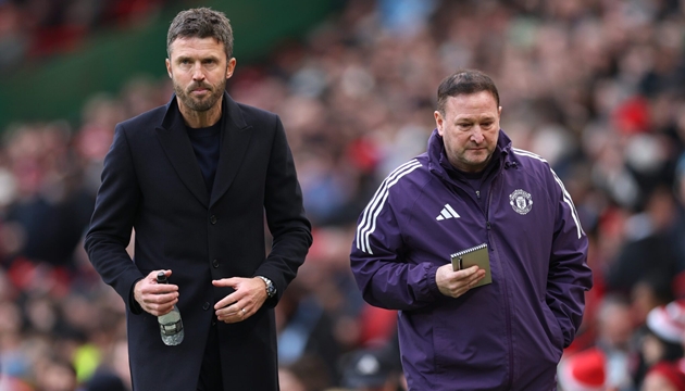 Michael Carrick cần điều chỉnh chiến thuật để đánh bại một Arsenal đang rất quyết tâm trên đường đua vô địch.