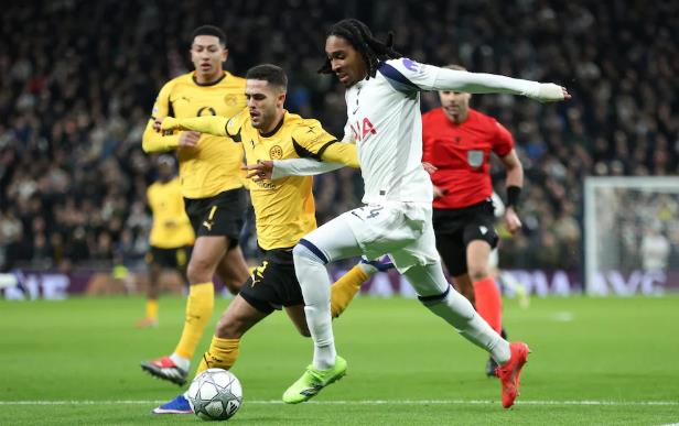 Tottenham cần mang phong độ ở trời Âu về Ngoại hạng Anh.