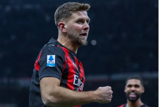 Milan đang chơi rất tốt và chỉ cách ngôi đầu 6 điểm.