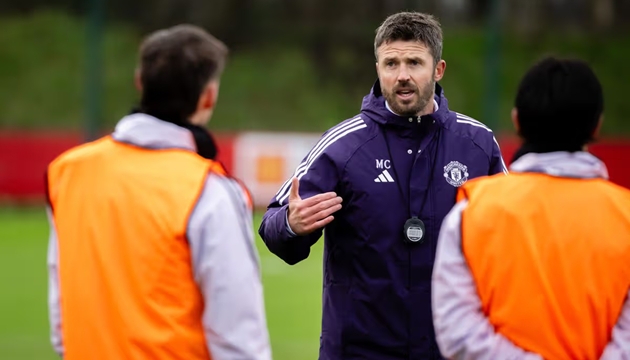Michael Carrick siết kỷ luật để xây dựng lại Man United.