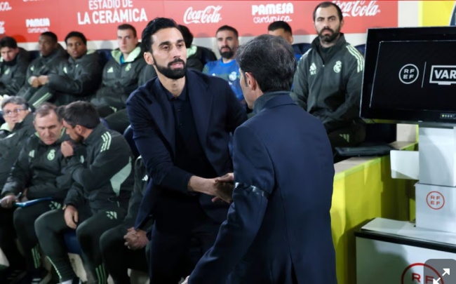 Real phả hơi nóng lên Barca.