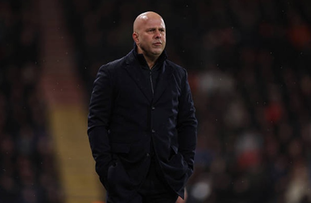 Ảnh bài viết Slot tiết lộ lý do thay Kerkez ngay giờ nghỉ trước Bournemouth