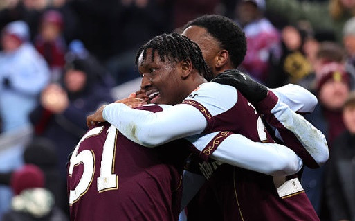 Villa ngược dòng đầy cảm xúc trước RB Salzburg.