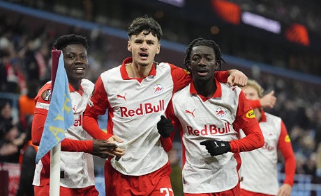 Salzburg khiến đoàn quân Emery gặp vô vàn khó khăn.