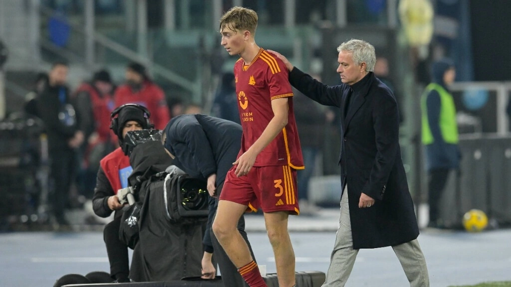 Ảnh bài viết Mourinho hé lộ đoạn hội thoại với Huijsen sau trận thắng Real