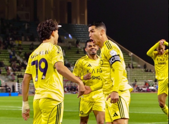 Ronaldo ghi bàn cho Al Nassr.