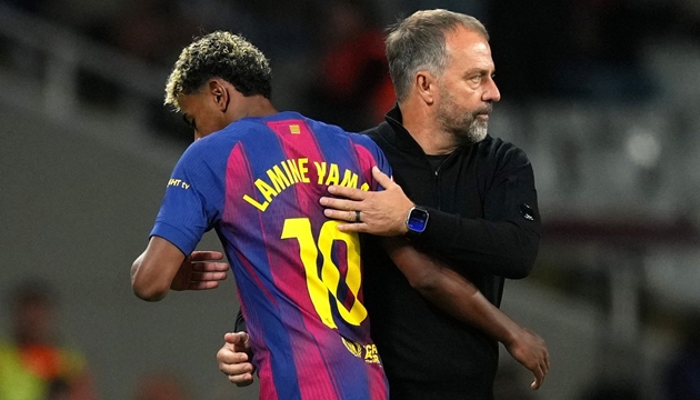 Ảnh bài viết Hansi Flick khen ngợi sự kết nối của Lamine Yamal với toàn đội