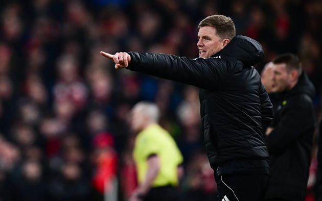 Ảnh bài viết Thua thảm 1-4, Eddie Howe ngả mũ trước Ekitike