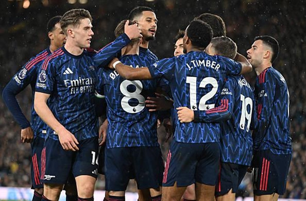 Arsenal dễ dàng đánh bại Leeds dưới áp lực.