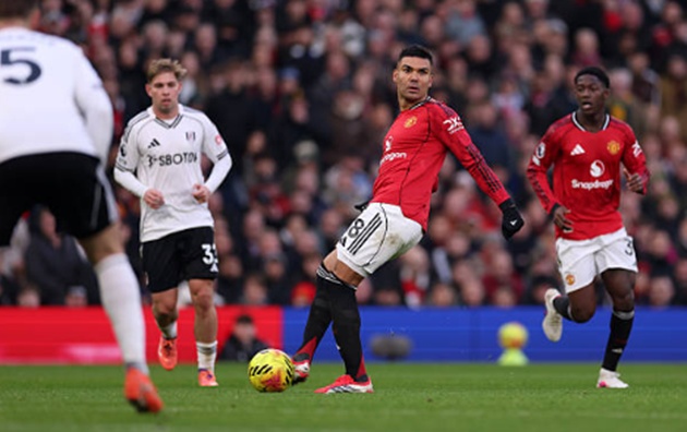 Tình huống chuyền bóng nghệ sỹ của Casemiro.