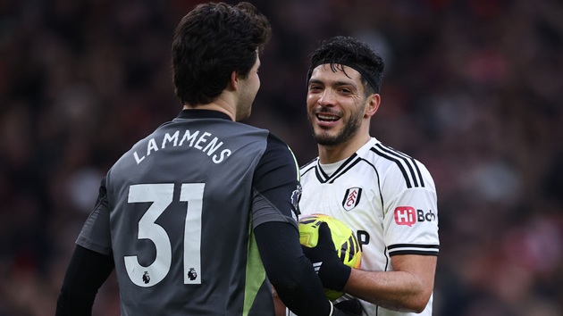 Senne Lammens (7/10): Thể hiện khả năng phản xạ tuyệt vời. Xứng đáng có một trận sạch lưới nhưng không thể làm gì hơn ở cả hai bàn thua.